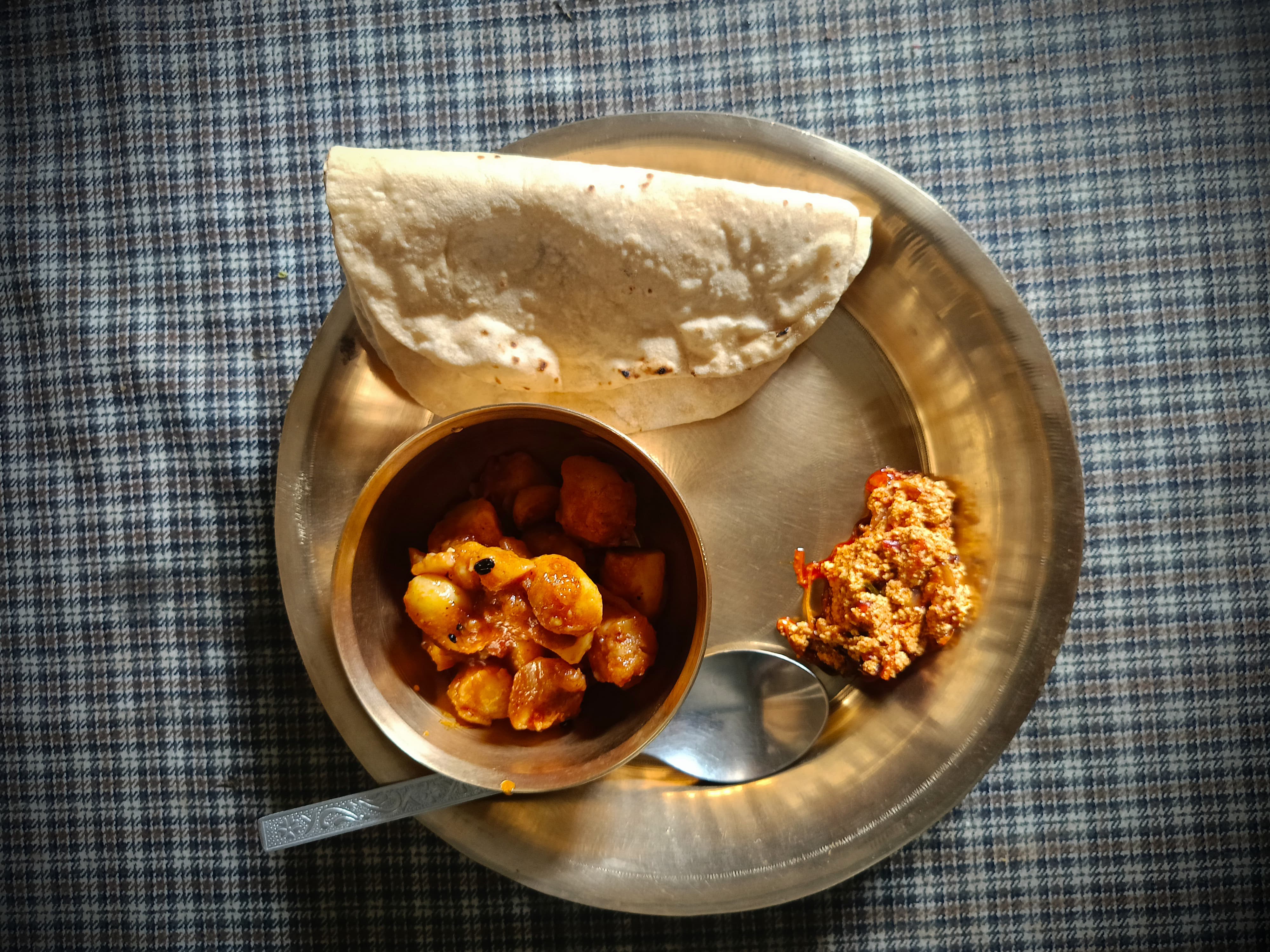 Momos