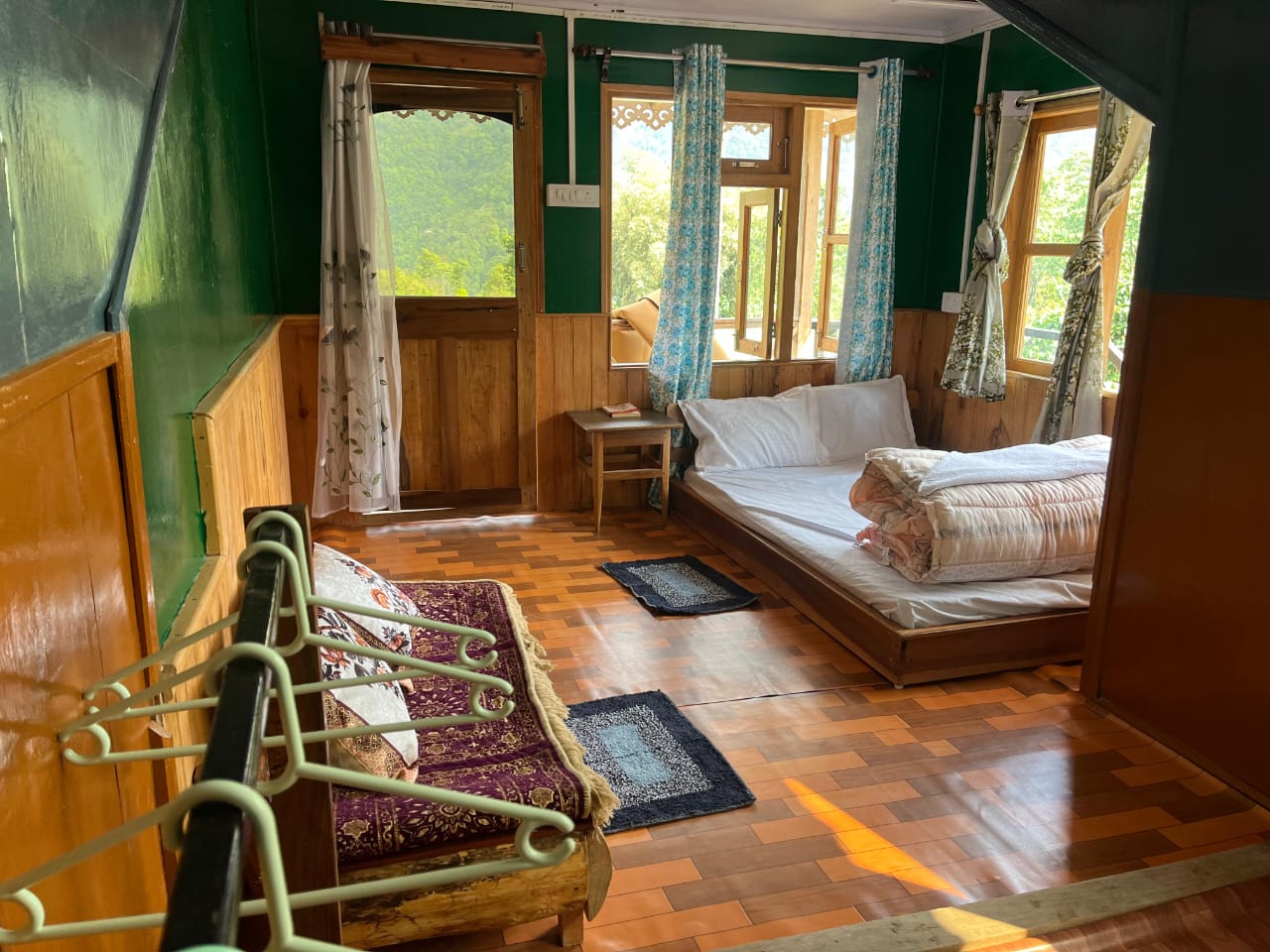 Room 2 Photo 2
